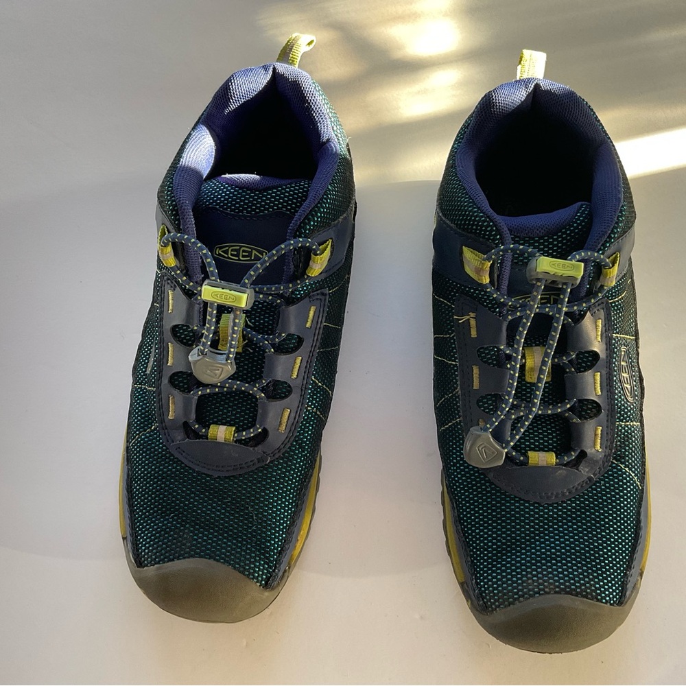 VGUC Keen Trail Shoes - Big Kid Sz 4 - Picture 2 of 8